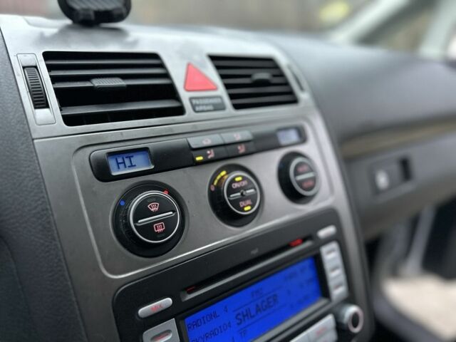 Серый Фольксваген Туран, объемом двигателя 1.6 л и пробегом 215 тыс. км за 6500 $, фото 10 на Automoto.ua