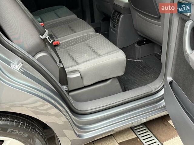 Серый Фольксваген Туран, объемом двигателя 1.6 л и пробегом 251 тыс. км за 6950 $, фото 41 на Automoto.ua