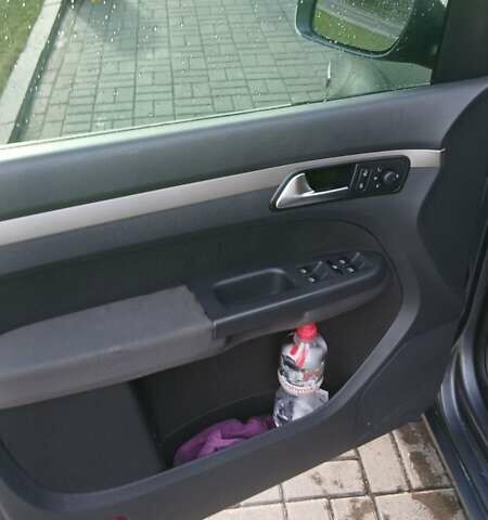 Серый Фольксваген Туран, объемом двигателя 1.4 л и пробегом 278 тыс. км за 6000 $, фото 24 на Automoto.ua