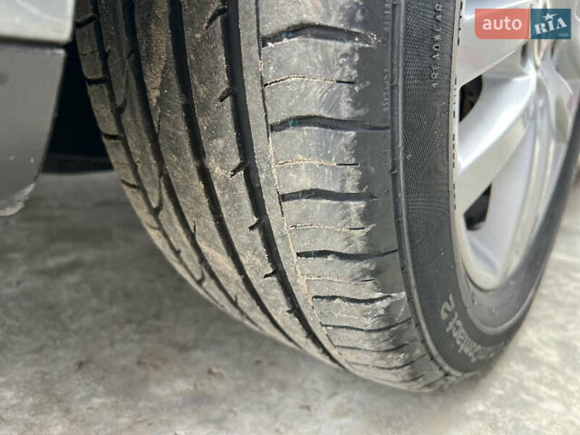 Серый Фольксваген Туран, объемом двигателя 1.6 л и пробегом 217 тыс. км за 8200 $, фото 13 на Automoto.ua