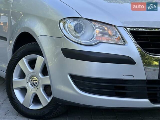 Сірий Фольксваген Туран, об'ємом двигуна 1.6 л та пробігом 230 тис. км за 6750 $, фото 46 на Automoto.ua