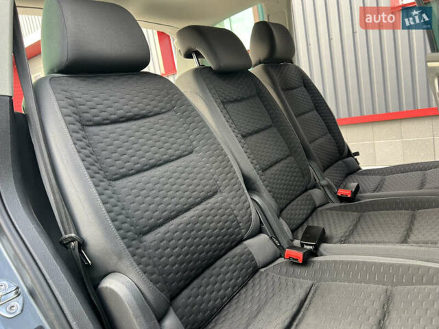 Серый Фольксваген Туран, объемом двигателя 1.6 л и пробегом 217 тыс. км за 8200 $, фото 61 на Automoto.ua