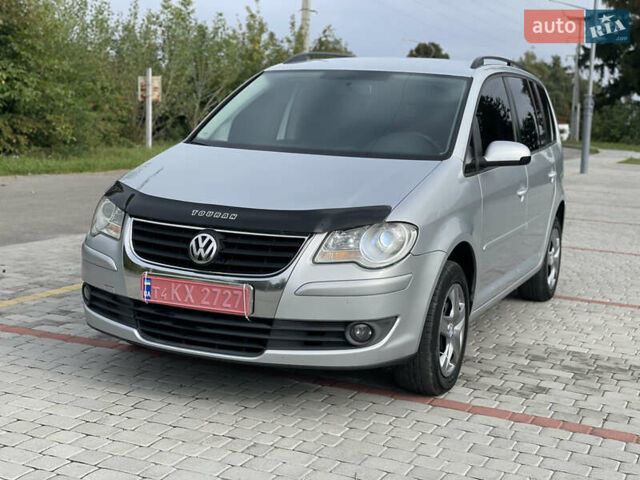 Серый Фольксваген Туран, объемом двигателя 1.9 л и пробегом 263 тыс. км за 7400 $, фото 3 на Automoto.ua