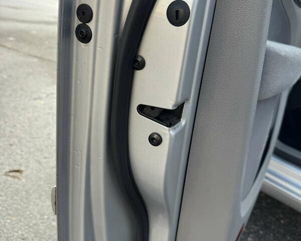 Серый Фольксваген Туран, объемом двигателя 1.6 л и пробегом 199 тыс. км за 7699 $, фото 14 на Automoto.ua