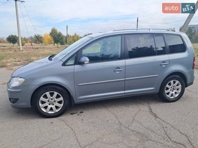 Серый Фольксваген Туран, объемом двигателя 1.4 л и пробегом 209 тыс. км за 6500 $, фото 1 на Automoto.ua