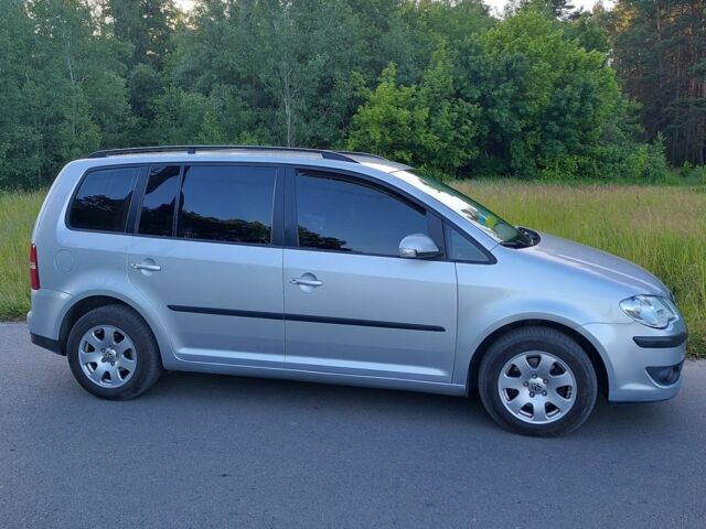 Серый Фольксваген Туран, объемом двигателя 1.4 л и пробегом 200 тыс. км за 7000 $, фото 1 на Automoto.ua