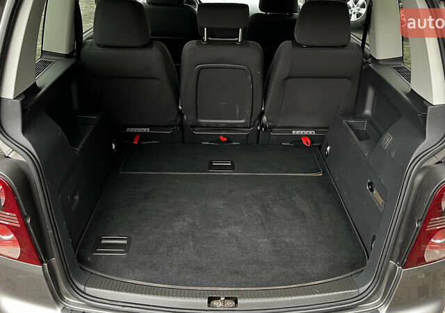 Сірий Фольксваген Туран, об'ємом двигуна 1.97 л та пробігом 302 тис. км за 8000 $, фото 11 на Automoto.ua