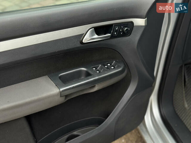 Серый Фольксваген Туран, объемом двигателя 1.97 л и пробегом 370 тыс. км за 6199 $, фото 24 на Automoto.ua