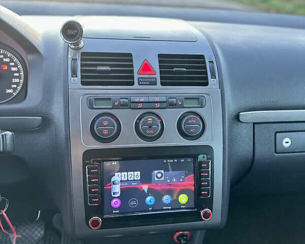 Сірий Фольксваген Туран, об'ємом двигуна 1.4 л та пробігом 248 тис. км за 7500 $, фото 23 на Automoto.ua