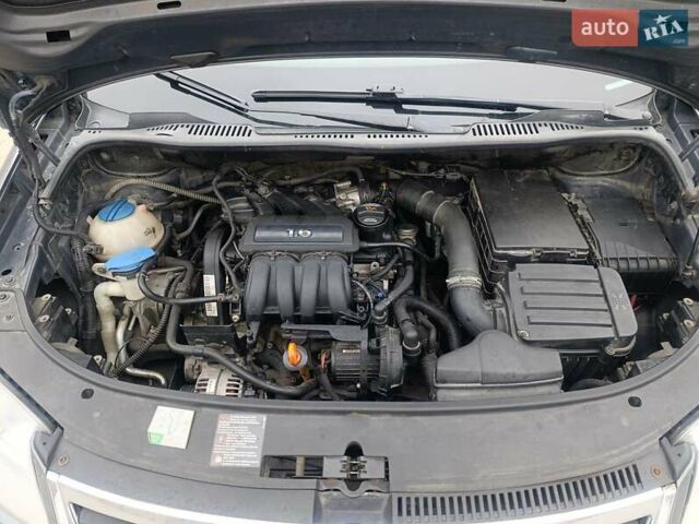 Серый Фольксваген Туран, объемом двигателя 1.6 л и пробегом 224 тыс. км за 7300 $, фото 16 на Automoto.ua