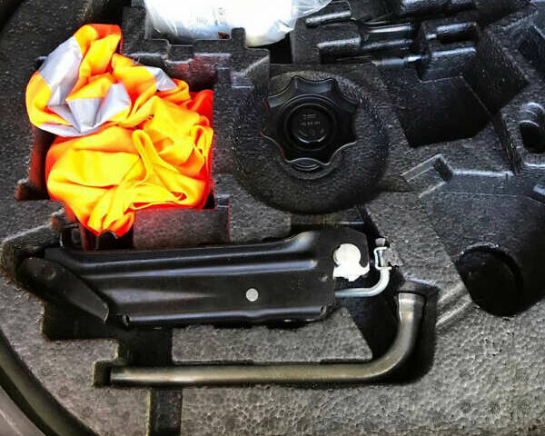 Серый Фольксваген Туран, объемом двигателя 1.4 л и пробегом 268 тыс. км за 6200 $, фото 14 на Automoto.ua