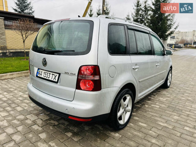 Серый Фольксваген Туран, объемом двигателя 2 л и пробегом 245 тыс. км за 7300 $, фото 5 на Automoto.ua