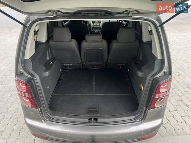 Серый Фольксваген Туран, объемом двигателя 1.4 л и пробегом 278 тыс. км за 5300 $, фото 3 на Automoto.ua