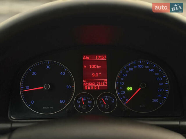 Сірий Фольксваген Туран, об'ємом двигуна 1.9 л та пробігом 221 тис. км за 6600 $, фото 26 на Automoto.ua