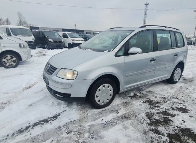 Серый Фольксваген Туран, объемом двигателя 0 л и пробегом 300 тыс. км за 3350 $, фото 1 на Automoto.ua