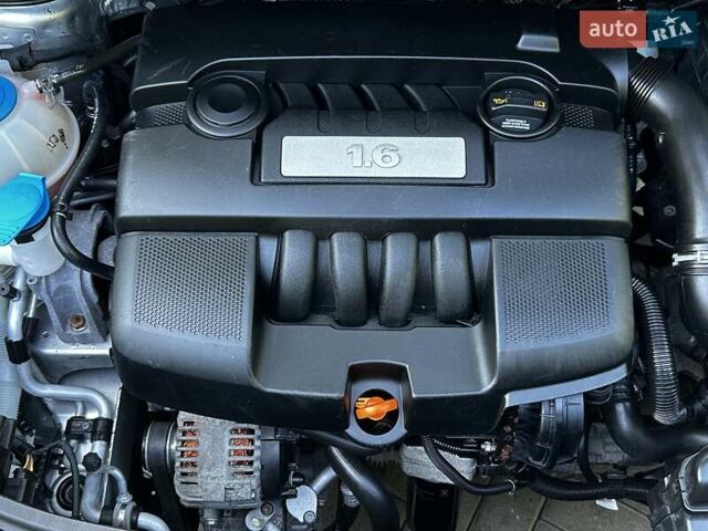 Сірий Фольксваген Туран, об'ємом двигуна 1.6 л та пробігом 230 тис. км за 6750 $, фото 117 на Automoto.ua