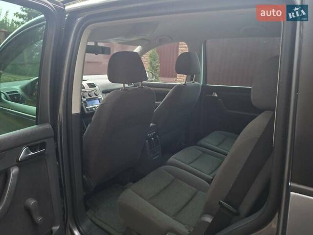 Сірий Фольксваген Туран, об'ємом двигуна 1.39 л та пробігом 295 тис. км за 6000 $, фото 6 на Automoto.ua