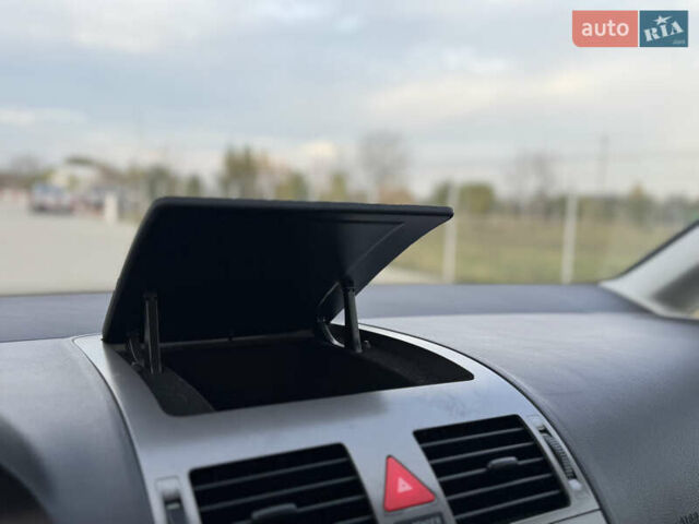 Серый Фольксваген Туран, объемом двигателя 1.4 л и пробегом 210 тыс. км за 5899 $, фото 86 на Automoto.ua