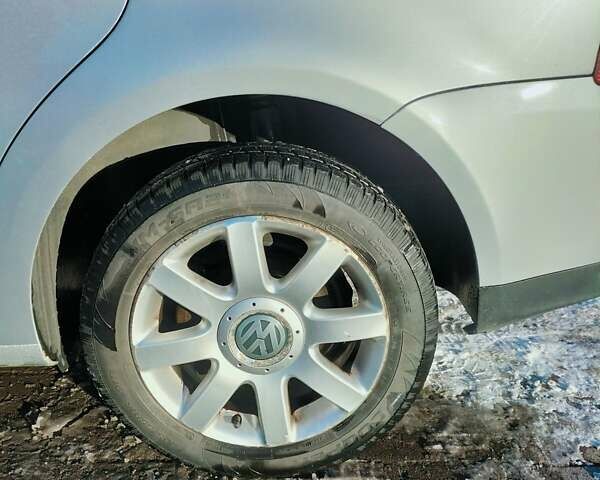 Серый Фольксваген Туран, объемом двигателя 1.4 л и пробегом 203 тыс. км за 7200 $, фото 9 на Automoto.ua