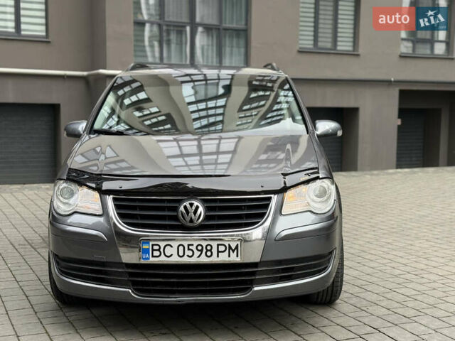 Серый Фольксваген Туран, объемом двигателя 1.9 л и пробегом 282 тыс. км за 6900 $, фото 2 на Automoto.ua