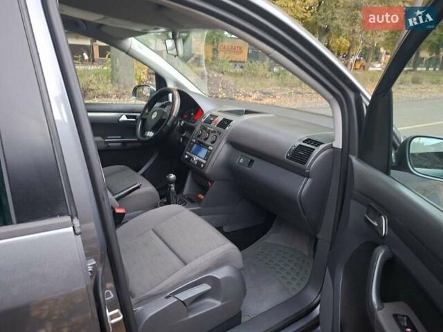 Сірий Фольксваген Туран, об'ємом двигуна 1.39 л та пробігом 295 тис. км за 6000 $, фото 13 на Automoto.ua