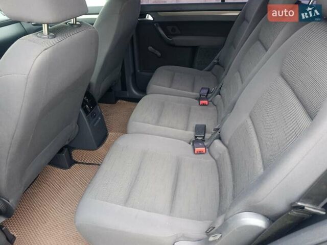 Серый Фольксваген Туран, объемом двигателя 1.6 л и пробегом 224 тыс. км за 7300 $, фото 13 на Automoto.ua