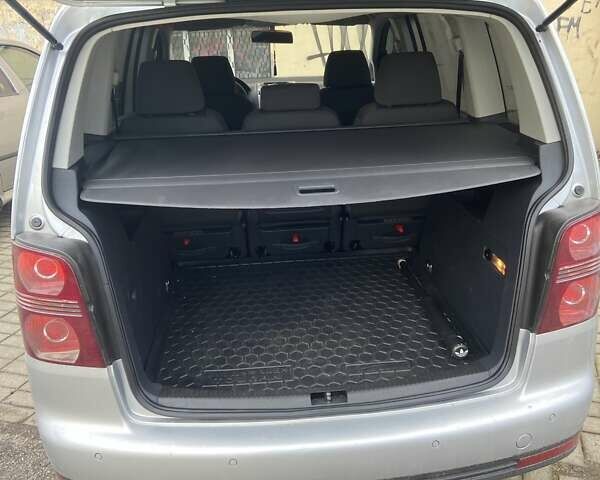 Серый Фольксваген Туран, объемом двигателя 1.4 л и пробегом 202 тыс. км за 5500 $, фото 5 на Automoto.ua