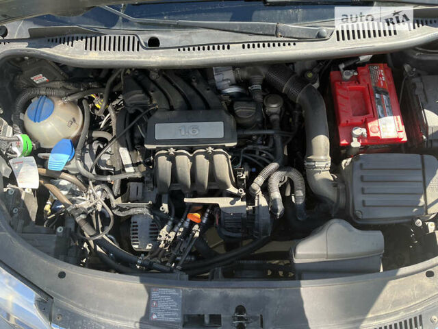 Серый Фольксваген Туран, объемом двигателя 1.6 л и пробегом 221 тыс. км за 6700 $, фото 23 на Automoto.ua