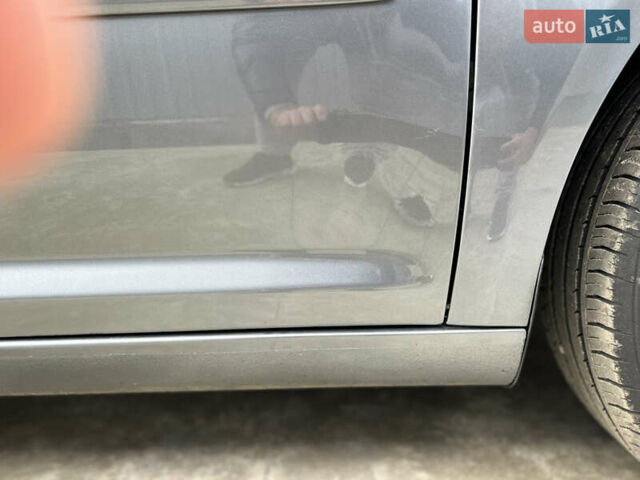 Серый Фольксваген Туран, объемом двигателя 1.6 л и пробегом 217 тыс. км за 8200 $, фото 27 на Automoto.ua