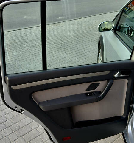 Сірий Фольксваген Туран, об'ємом двигуна 1.6 л та пробігом 218 тис. км за 8400 $, фото 39 на Automoto.ua