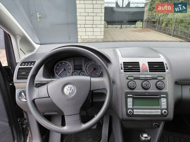 Серый Фольксваген Туран, объемом двигателя 1.6 л и пробегом 196 тыс. км за 7499 $, фото 26 на Automoto.ua