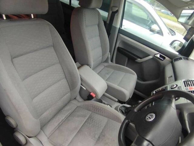 Серый Фольксваген Туран, объемом двигателя 1.9 л и пробегом 250 тыс. км за 3400 $, фото 8 на Automoto.ua