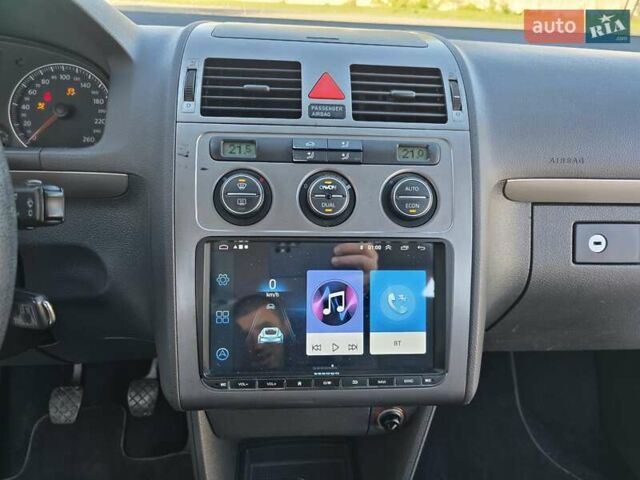 Серый Фольксваген Туран, объемом двигателя 1.6 л и пробегом 225 тыс. км за 6700 $, фото 45 на Automoto.ua