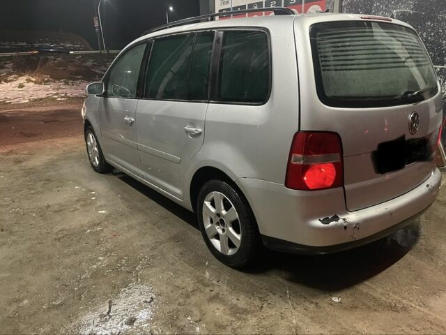 Серый Фольксваген Туран, объемом двигателя 1.9 л и пробегом 300 тыс. км за 1950 $, фото 3 на Automoto.ua