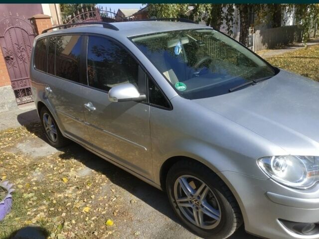 Серый Фольксваген Туран, объемом двигателя 1.4 л и пробегом 216 тыс. км за 6600 $, фото 1 на Automoto.ua