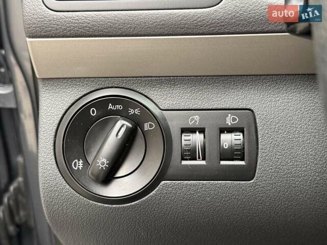 Серый Фольксваген Туран, объемом двигателя 1.6 л и пробегом 251 тыс. км за 6950 $, фото 25 на Automoto.ua