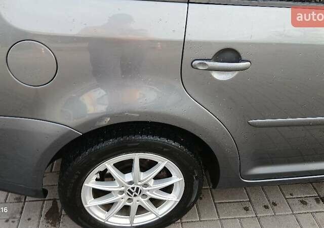 Серый Фольксваген Туран, объемом двигателя 1.4 л и пробегом 277 тыс. км за 6300 $, фото 17 на Automoto.ua