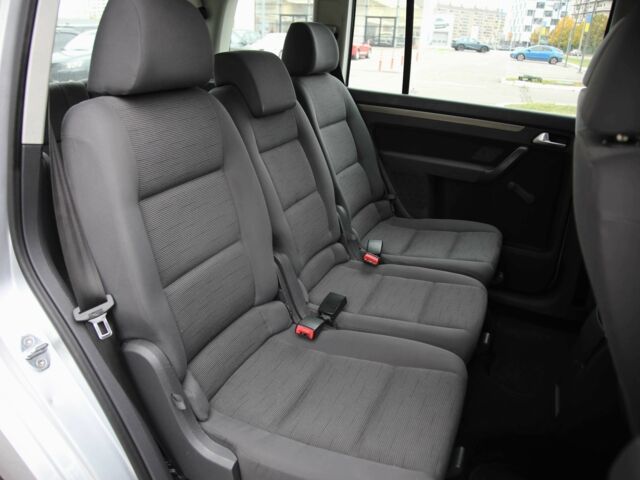 Серый Фольксваген Туран, объемом двигателя 1.6 л и пробегом 218 тыс. км за 8600 $, фото 9 на Automoto.ua