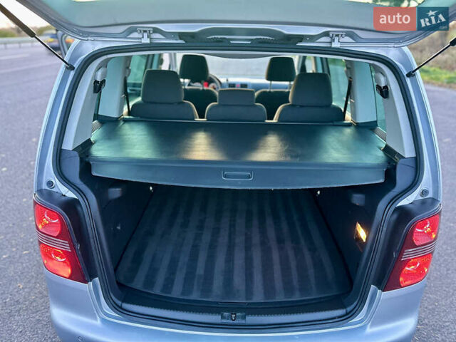 Сірий Фольксваген Туран, об'ємом двигуна 1.4 л та пробігом 248 тис. км за 7500 $, фото 41 на Automoto.ua