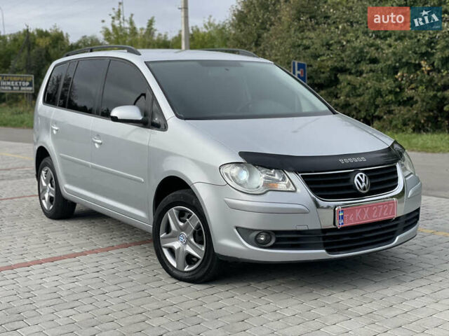Серый Фольксваген Туран, объемом двигателя 1.9 л и пробегом 263 тыс. км за 7400 $, фото 15 на Automoto.ua