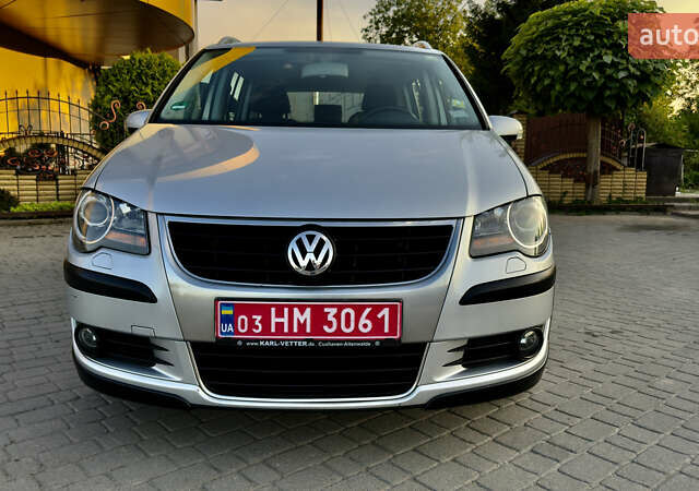 Сірий Фольксваген Туран, об'ємом двигуна 1.6 л та пробігом 218 тис. км за 8400 $, фото 1 на Automoto.ua