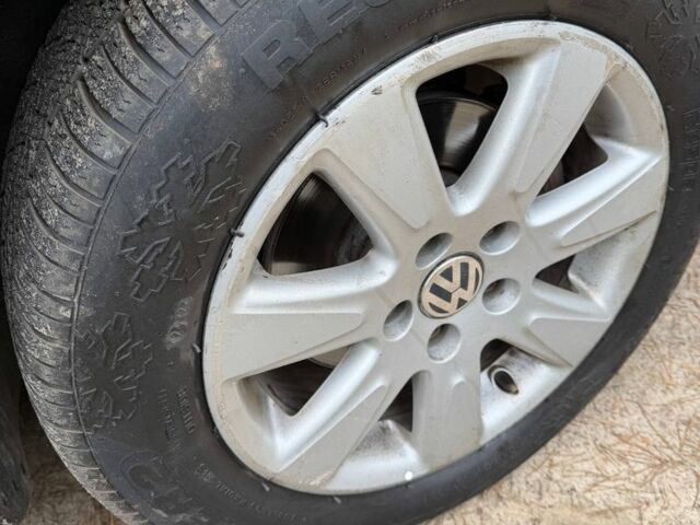 Серый Фольксваген Туран, объемом двигателя 1.6 л и пробегом 246 тыс. км за 5950 $, фото 10 на Automoto.ua