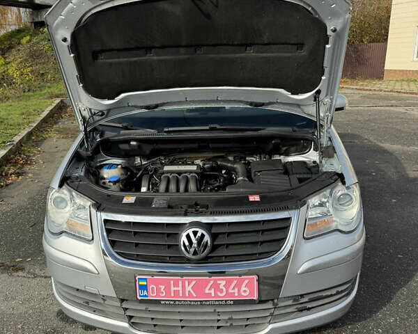 Серый Фольксваген Туран, объемом двигателя 1.6 л и пробегом 199 тыс. км за 7699 $, фото 56 на Automoto.ua