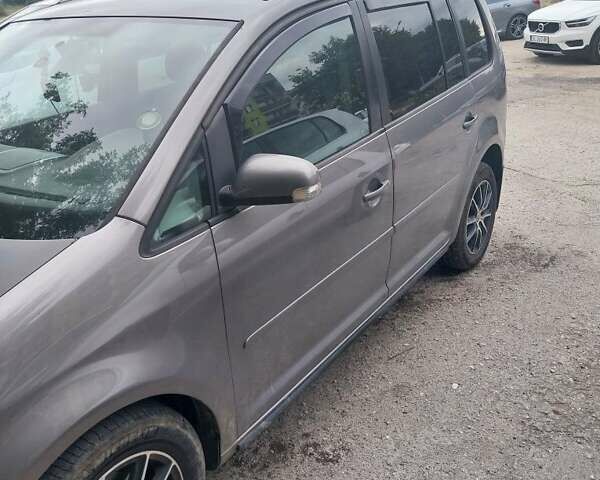 Серый Фольксваген Туран, объемом двигателя 1.9 л и пробегом 250 тыс. км за 7000 $, фото 3 на Automoto.ua