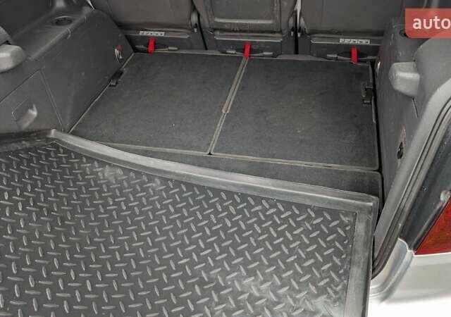 Серый Фольксваген Туран, объемом двигателя 1.39 л и пробегом 211 тыс. км за 5500 $, фото 9 на Automoto.ua