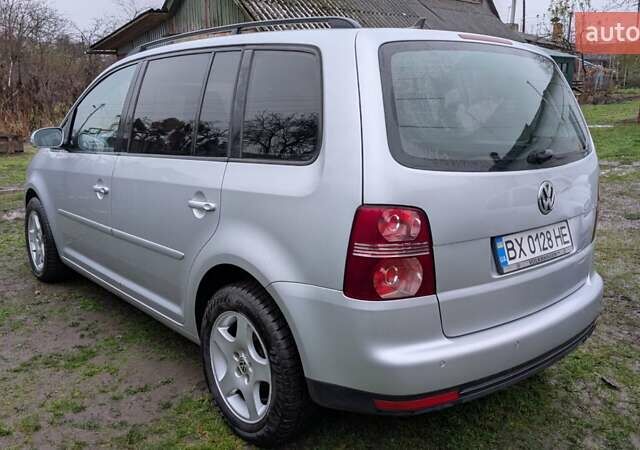 Серый Фольксваген Туран, объемом двигателя 1.39 л и пробегом 211 тыс. км за 5500 $, фото 1 на Automoto.ua