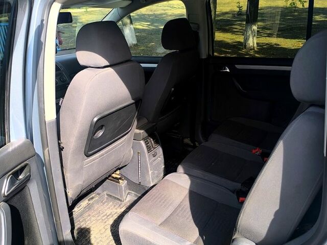 Сірий Фольксваген Туран, об'ємом двигуна 1.4 л та пробігом 208 тис. км за 4200 $, фото 6 на Automoto.ua