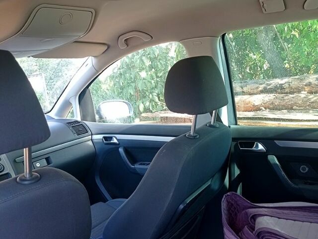 Серый Фольксваген Туран, объемом двигателя 2 л и пробегом 520 тыс. км за 3500 $, фото 4 на Automoto.ua