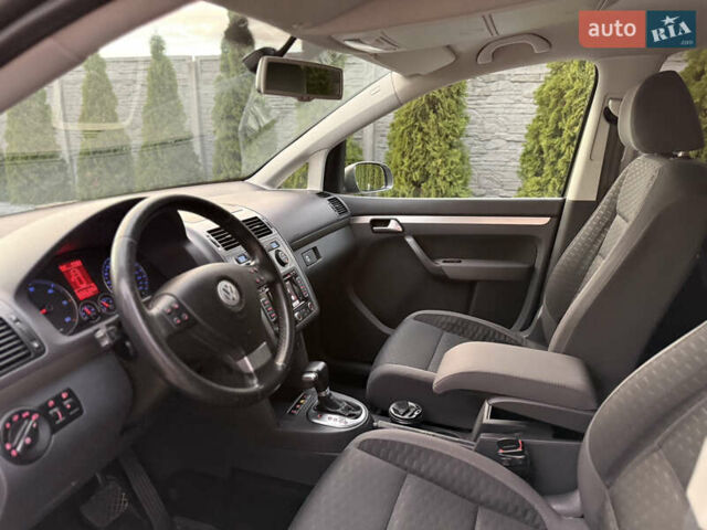 Сірий Фольксваген Туран, об'ємом двигуна 1.9 л та пробігом 221 тис. км за 6600 $, фото 20 на Automoto.ua