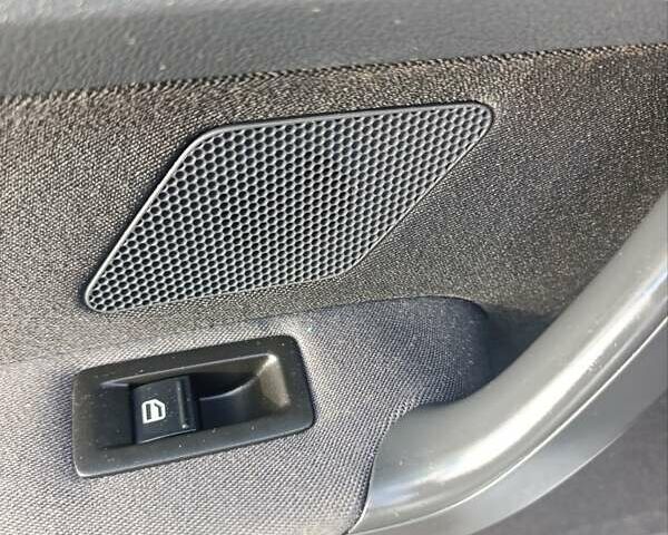 Серый Фольксваген Туран, объемом двигателя 1.6 л и пробегом 203 тыс. км за 6900 $, фото 44 на Automoto.ua